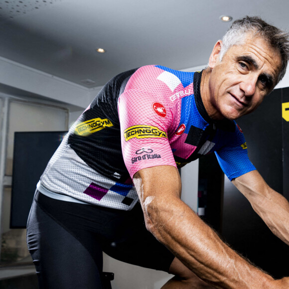 Les deux tourtereaux sont tous les deux accros au sport
 
Présentation du vélo d'appartement Technogym Ride par Laurent Jalabert à Paris le 17 mai 2022.