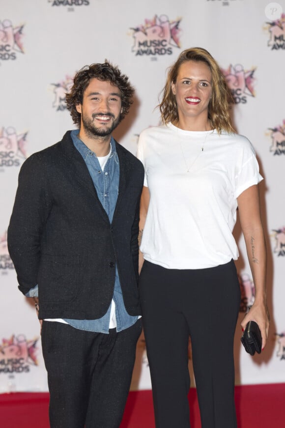 Laure Manaudou et son compagnon Jérémy Frérot - Arrivées à la 17ème cérémonie des NRJ Music Awards 2015 au Palais des Festivals à Cannes, le 7 novembre 2015. 