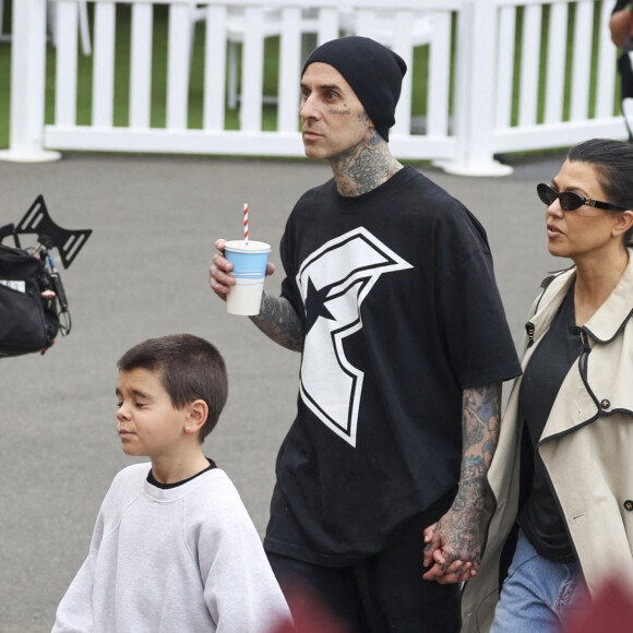 Kourtney Kardashian et Travis Barker se rendent au Luna Park de Sydney avec leurs enfants, Penelope et Reign, pour s'amuser à la fête foraine, Sydney, Australie, le 15 février 2024. Photo par Media Mode/Splash News/ABACAPRESS.COM