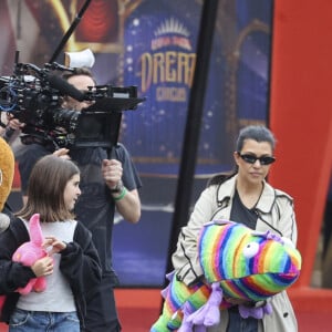 Kourtney Kardashian et Travis Barker se rendent au Luna Park de Sydney avec leurs enfants, Penelope et Reign, pour s'amuser à la fête foraine, Sydney, Australie, le 15 février 2024. Photo par Media Mode/Splash News/ABACAPRESS.COM