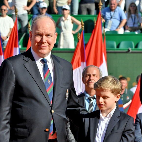 Le prince Albert II de Monaco avec son fils le prince Jacques lors de la remise de prix après la finale du tournoi de tennis Masters 1000 de Monte-Carlo à Roquebrune-Cap-Martin le 14 avril 2024. © Bruno Bebert / Bestimage 