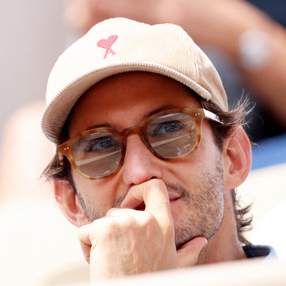 Heureux papa de Lola et Billie (nées en 2017 et 2019), Pierre Niney est apparu sur de nouvelles images dévoilées par sa compagne Natasha AndrewsP
ierre Niney en tribunes lors des Internationaux de France de tennis de Roland Garros 2023, à Paris. © Jacovides-Moreau/Bestimage 