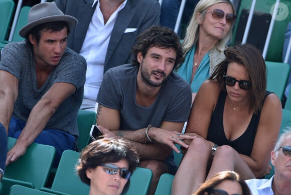 Laure Manaudou et Jérémy Frérot (du groupe Fréro Delavega) dans les tribunes lors de la finale des Internationaux de tennis de Roland-Garros à Paris, le 7 juin 2015.