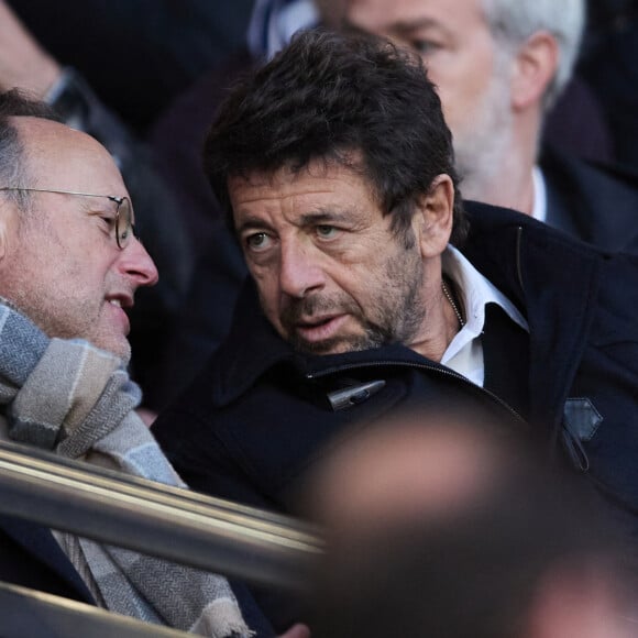 Patrick Bruel - Célébrités dans les tribunes du match de Ligue 1 Uber Eats "PSG-Lyon" (4-1) au Parc des Princes à Paris le 21 avril 2024. © Cyril Moreau/Bestimage