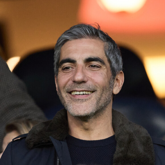 Ary Abittan - Célébrités dans les tribunes du match de Ligue 1 Uber Eats "PSG-Lyon" (4-1) au Parc des Princes à Paris le 21 avril 2024. © Cyril Moreau/Bestimage