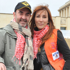 Depuis une vingtaine d'années.
Bruno Solo et sa femme Veronique Clochepin - Presentation du Rallye Aïcha des Gazelles du Maroc 2013 sur la place du Trocadero a Paris le 16 mars 2013. 