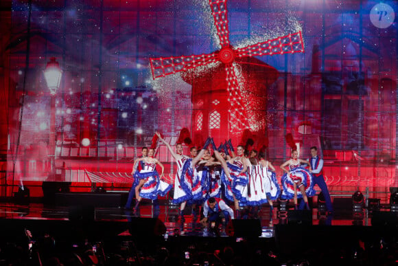 Exclusif - Les danseuses du Moulin Rouge - Enregistrement de l'émission "Paris 2024 le concert événement...dans un an les jeux" sur le parvis de l'Hôtel de Ville de Paris, diffusée le 25 juillet sur France 2 à 21h10. Le 3 juillet 2023 © Tiziano Da Silva-Christophe Clovis / Bestimage