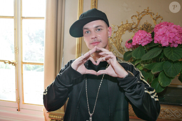 Le chanteur français Mathieu Pokora alias MPokora assiste à la conférence de presse du 17 eme Open du Coeur au Senat à Paris le 31 mars 2005. Photo de Laurent Zabulon/ABACA.