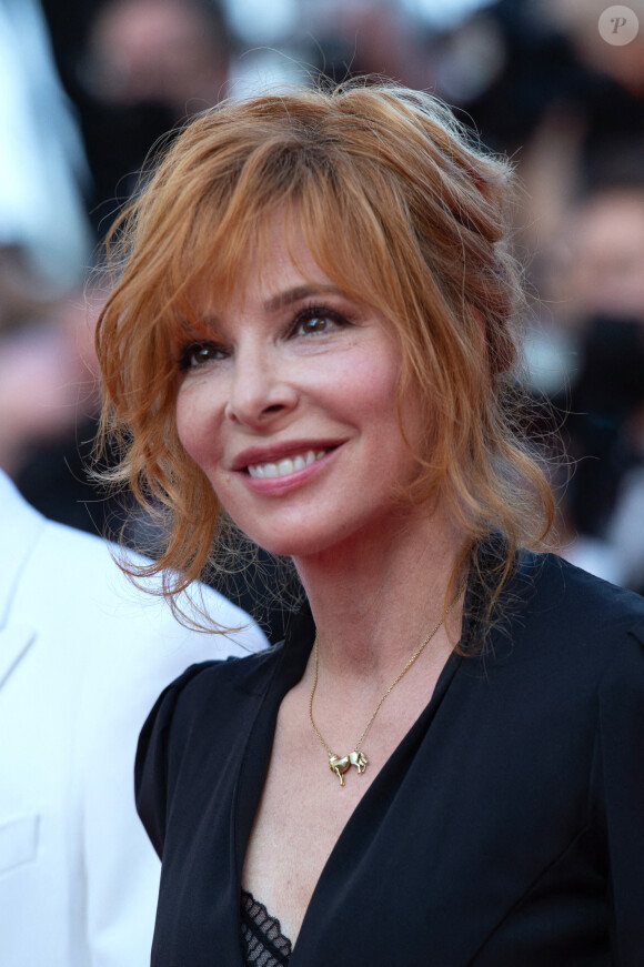 Mylene Farmer assiste à la première et à la cérémonie de clôture d'OSS 117 : Alerte Rouge En Afrique Noire lors de la première et de la cérémonie de clôture du 74ème Festival International du Film de Cannes à Cannes, France, le 17 juillet 2021. Photo par Aurore Marechal/ABACAPRESS.COM