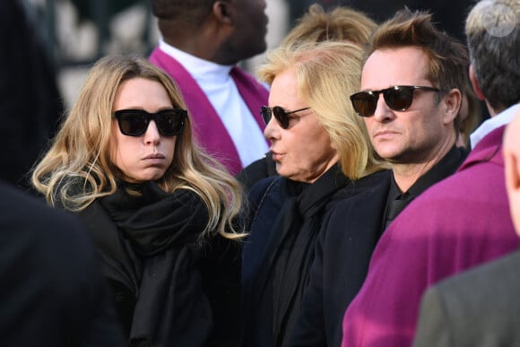 Laura Smet, Sylvie Vartan et David Hallyday quittant la cérémonie funéraire organisée en mémoire de Johnny Hallyday à Paris. Photo par Aurore Marechal/ABACAPRESS.COM