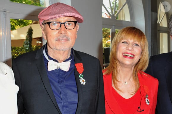 Un fils est né de leur union en 1972, Baptiste, lui aussi dans la musique.
Stone et Eric Charden lors de la cérémonie de remise des insignes de chevaliers de la Légion d'honneur remis par Michel Drucker à Paris, France, le 13 avril 2012. Photo par Max Colin/ABACAPRESS.COM