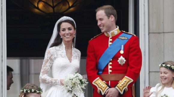 Arrivée de la reine Elizabeth II au mariage du prince William et de Kate Middleton @ Youtube / The Royal Family Channel