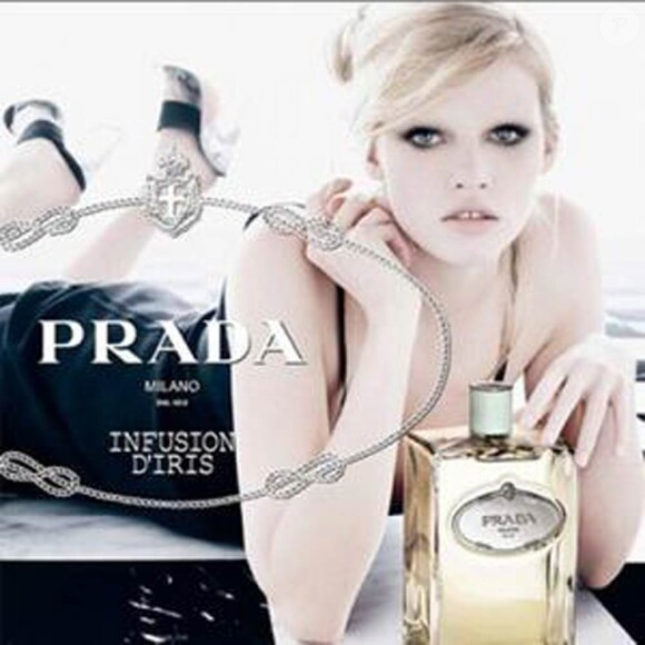 Lara Stone : nouvelle égérie du parfum Infusion d'Iris de Prada