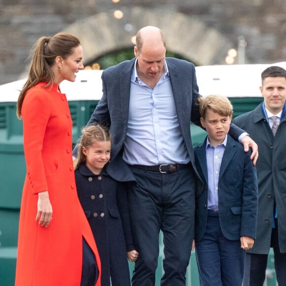 Le prince William, duc de Cambridge, et Catherine (Kate) Middleton, duchesse de Cambridge, accompagnés de leurs enfants, le prince George de Cambridge et la princesse Charlotte de Cambridge en visite au château de Cardiff, Royaume Uni, le 4 juin 2022, à l'occasion du jubilé de platine de la reine d'Angleterre. 