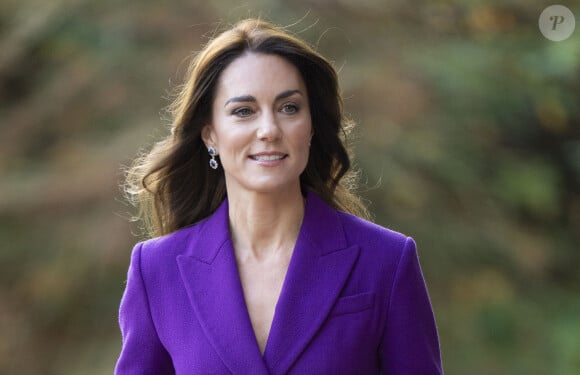 Rappelons que la princesse de Galles se bat actuellement contre un cancer.
Catherine (Kate) Middleton, princesse de Galles arrive au Design Museum pour co-organiser l'événement avec le Centre de la Fondation Royale pour la petite enfance à Londres.