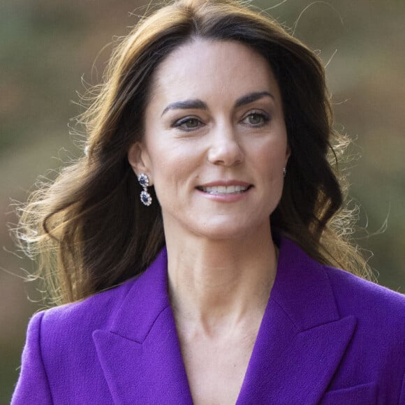 Rappelons que la princesse de Galles se bat actuellement contre un cancer.
Catherine (Kate) Middleton, princesse de Galles arrive au Design Museum pour co-organiser l'événement avec le Centre de la Fondation Royale pour la petite enfance à Londres.