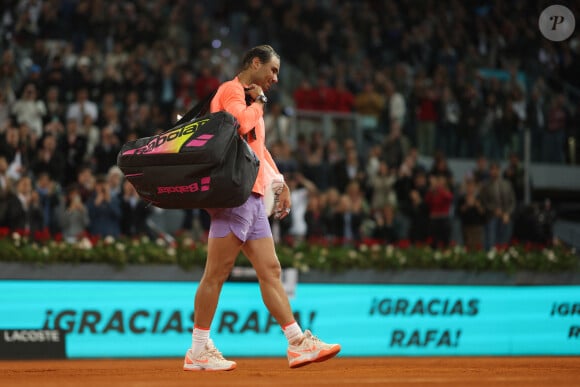 Rafael Nadal devrait désormais jouer Rome, puis Roland-Garros et faire ses adieux après les Jeux Olympiques de paris. 
Rafael Nadal (Esp) - Rafael Nadal s'incline en huitième de finale au Tournoi de tennis de Madrid (Mutua Madrid Open) le 30 avril 2024. © Antoine Couvercelle / Panoramic / Bestimage 