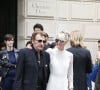 Toujours soutenu par sa femme. 
Johnny Hallyday et sa femme Laeticia - Arrivées au défilé de mode Haute-Couture automne-hiver 2016/2017 "Christian Dior" à Paris. Le 4 juillet 2016 