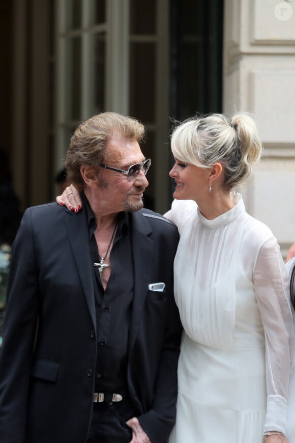 Johnny Hallyday et sa femme Laeticia - Sorties du défilé de mode Haute-Couture automne-hiver 2016/2017 "Christian Dior" à Paris. Le 4 juillet 2016 © CVS-Veeren / Bestimage 