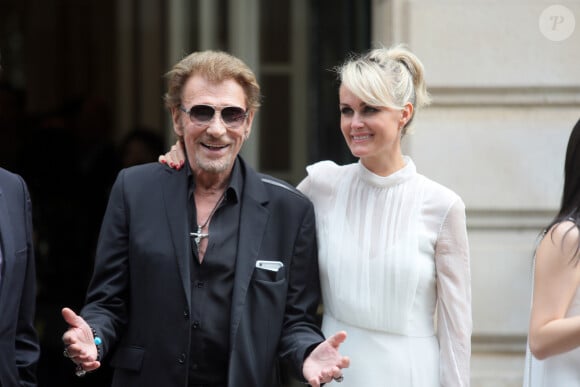 Johnny Hallyday et sa femme Laeticia - Sorties du défilé de mode Haute-Couture automne-hiver 2016/2017 "Christian Dior" à Paris. Le 4 juillet 2016 © CVS-Veeren / Bestimage  People leaving the Christian Dior fashion Haute-Couture Fall/Winter 2016/2017 in Paris, on July 4th 2016 