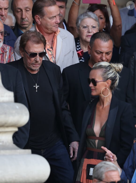 Johnny et Laeticia Hallyday - Sorties des obsèques de Mireille Darc en l'église Saint-Sulpice à Paris. Le 1er septembre 2017 