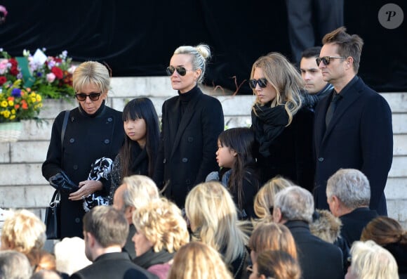 Brigitte Macron, Laeticia Hallyday et ses filles Joy et Jade, Laura Smet, David Hallyday - Arrivées des personnalités en l'église de La Madeleine pour les obsèques de Johnny Hallyday à Paris le 8 decembre 2017. © Veeren/Bestimage 