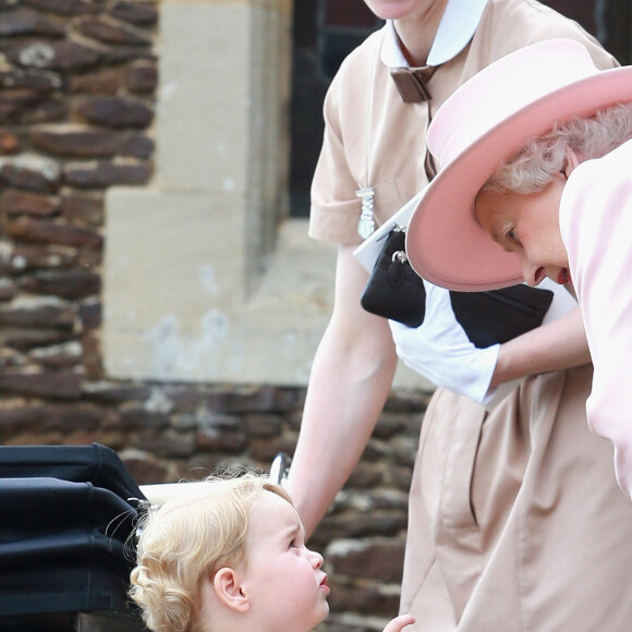 La reine Elisabeth II et le prince George de Cambridge - Sorties après le baptême de la princesse Charlotte de Cambridge à l'église St. Mary Magdalene à Sandringham, le 5 juillet 2015. 