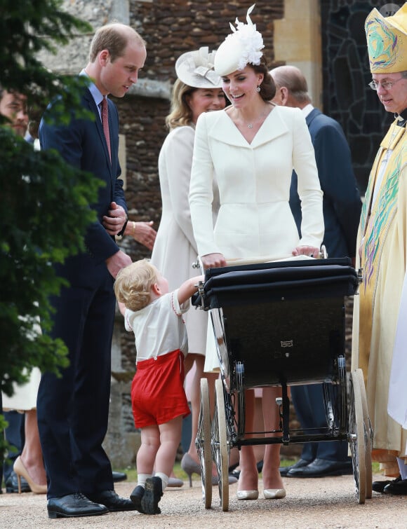 Le prince William, Catherine Kate Middleton, la duchesse de Cambridge, leur fils le prince George de Cambridge et leur fille la princesse Charlotte de Cambridge - Sorties après le baptême de la princesse Charlotte de Cambridge à l'église St. Mary Magdalene à Sandringham, le 5 juillet 2015. 