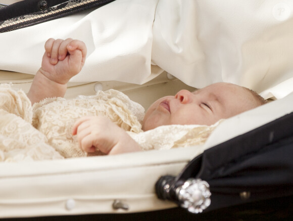 La princesse Charlotte de Cambridge - Sorties après le baptême de la princesse Charlotte de Cambridge à l'église St. Mary Magdalene à Sandringham, le 5 juillet 2015. 