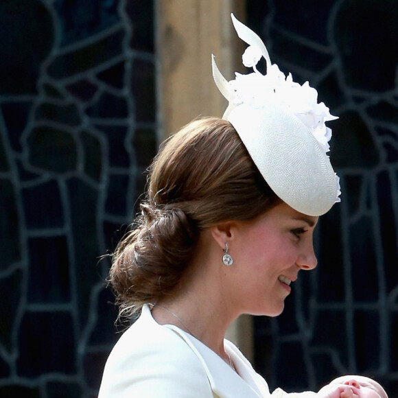 Catherine Kate Middleton, la duchesse de Cambridge et sa fille la princesse Charlotte de Cambridge - Sorties après le baptême de la princesse Charlotte de Cambridge à l'église St. Mary Magdalene à Sandringham, le 5 juillet 2015. 