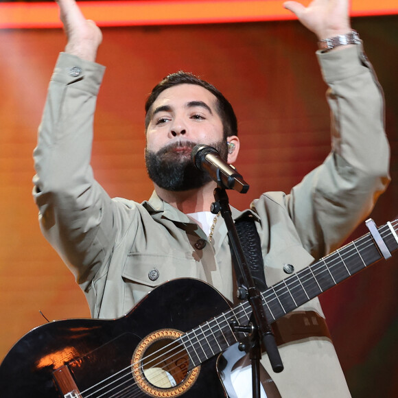 Mais il va mieux, depuis.
Kendji Girac - Les personnalités se mobilisent lors de la 37ème édition du Téléthon sur le plateau de France 2, avec pour parrain Vianney. Cette année, 80,6 millions de dons ont été promis. Le 9 décembre 2023. © Coadic Guirec / Bestimage