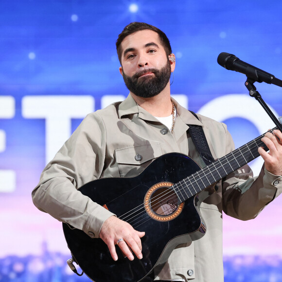 Et ce à plusieurs reprises.
Kendji Girac - Les personnalités se mobilisent lors de la 37ème édition du Téléthon sur le plateau de France 2, avec pour parrain Vianney. Cette année, 80,6 millions de dons ont été promis. © Coadic Guirec / Bestimage