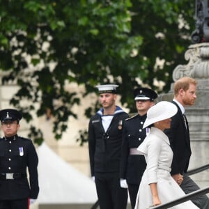 Le prince Harry, duc de Sussex et Meghan Markle, duchesse de Sussex - Les membres de la famille royale et les invités lors de la messe célébrée à la cathédrale Saint-Paul de Londres, dans le cadre du jubilé de platine (70 ans de règne) de la reine Elisabeth II d'Angleterre. Londres, le 3 juin 2022.