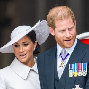 Le prince Harry, duc de Sussex, et Meghan Markle, duchesse de Sussex - Les membres de la famille royale et les invités lors de la messe célébrée à la cathédrale Saint-Paul de Londres, dans le cadre du jubilé de platine (70 ans de règne) de la reine Elisabeth II d'Angleterre. Londres, le 3 juin 2022.