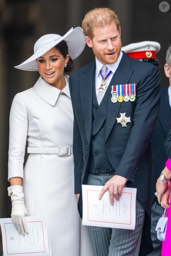 Le prince Harry, duc de Sussex, et Meghan Markle, duchesse de Sussex - Les membres de la famille royale et les invités lors de la messe célébrée à la cathédrale Saint-Paul de Londres, dans le cadre du jubilé de platine (70 ans de règne) de la reine Elisabeth II d'Angleterre. Londres, le 3 juin 2022.