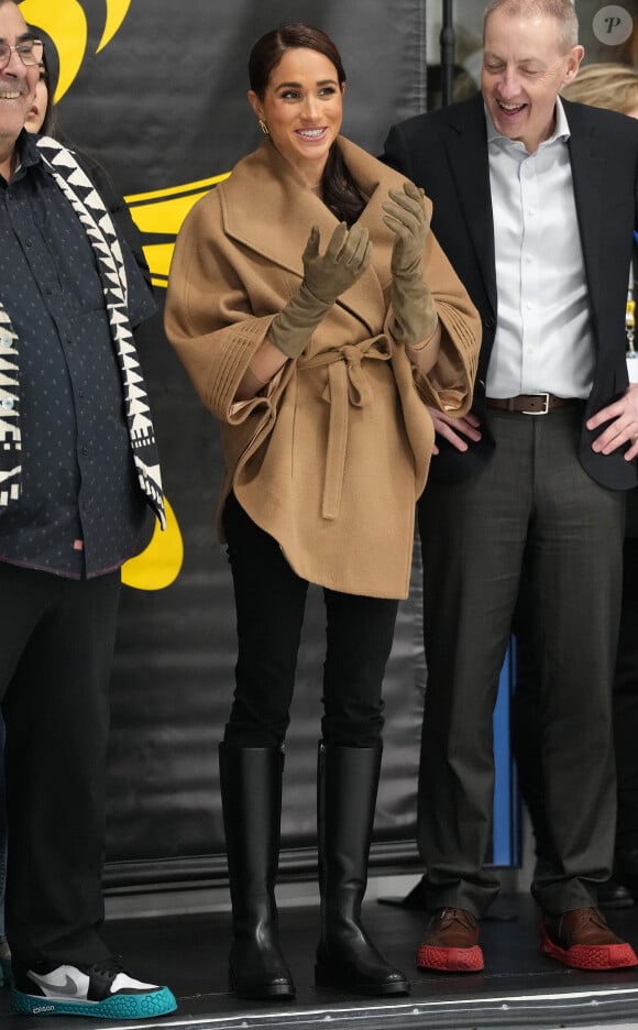 Le prince Harry, duc de Sussex et Meghan Markle, duchesse de Sussex, se joignent participent à un entraînement de curling aux Invictus Games Vancouver Whistler, au Hillcrest Community Centre, Vancouver, Colombie-Britannique, Canada