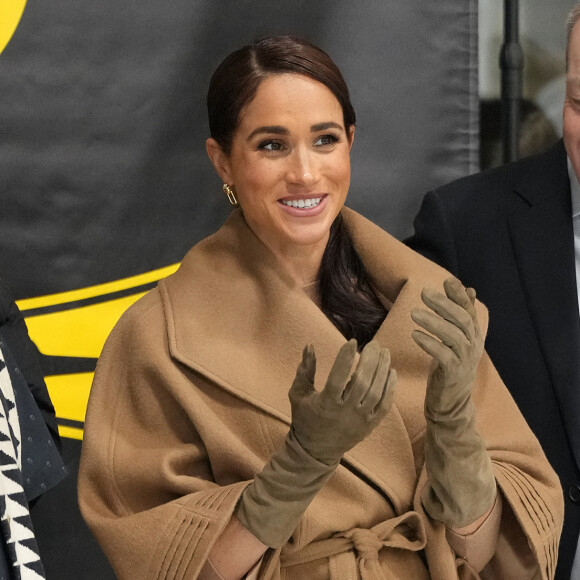 Le prince Harry, duc de Sussex et Meghan Markle, duchesse de Sussex, se joignent participent à un entraînement de curling aux Invictus Games Vancouver Whistler, au Hillcrest Community Centre, Vancouver, Colombie-Britannique, Canada