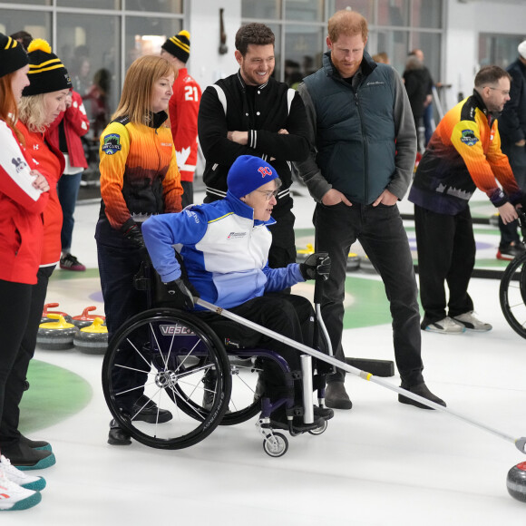 Le prince Harry, duc de Sussex et Meghan Markle, duchesse de Sussex, se joignent participent à un entraînement de curling aux Invictus Games Vancouver Whistler 2025, au Hillcrest Community Centre, Vancouver, Colombie-Britannique, Canada, le 16 février 2024.