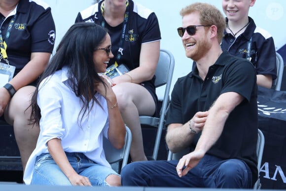 Elle qui soutient tant les Invictus Games veut éviter la case Londres
Le prince Harry et sa compagne Meghan Markle lors de leur première apparition officielle lors de la finale de tennis en chaise roulante pendant les Invictus Games 2017 à Toronto, le 25 septembre 2017.