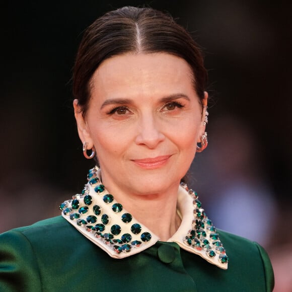 "Cher André, une amie a rencontré hier soir Thierry Klifa qui lui a dit que tu étais dans le plus grand désespoir", explique Juliette Binoche sur Instagram
 
Juliette Binoche, porte une robe conçue spécialement pour elle par Prada, à la première du film "La Passion de Dodin Bouffant" (The Pot Au Feu) lors du 18ème Rome International Film Festival, à l'auditorium Parco Della Musica de Rome, Italie, le 21 octobre 2023. © Mario Cartelli/SOPA Images/ZUMA Press/Bestimage