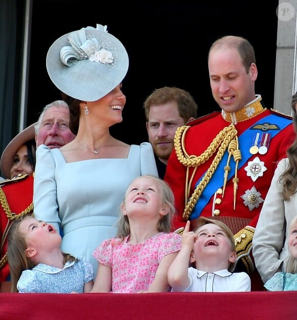 Le prince Charles, prince de Galles, le prince Harry, duc de Sussex, et Meghan Markle, duchesse de Sussex, le prince William, duc de Cambridge, et Catherine (Kate) Middleton, duchesse de Cambridge, la princesse Charlotte de Cambridge, Savannah Phillips, le prince George de Cambridge, Isla Phillips - Les membres de la famille royale britannique lors du rassemblement militaire "Trooping the Colour" (le "salut aux couleurs"), célébrant l'anniversaire officiel du souverain britannique. Cette parade a lieu à Horse Guards Parade, chaque année au cours du deuxième samedi du mois de juin. Londres, le 9 juin 2018.