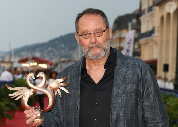 Jean Reno sur le tapis rouge du prix du court métrage lors du 37ème festival du film de Cabourg (37ème journées romantiques du 14 au 18 juin 2023), à Cabourg, France, le 16 juin 2023. © Coadic Guirec/Bestimage 