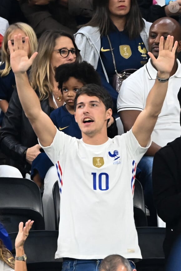 Dylan Deschamps en tribune du match de demi-finale opposant la France au Maroc lors de la Coupe du Monde 2022 au stade Al-Bayt, à Doha, Qatar, le 14 décembre 2022. La France a gagné 2-0. © Philippe Perusseau/Bestimage