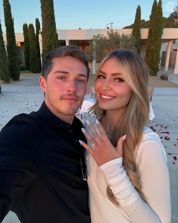 Dylan Deschamps, le fils de Didier Deschamps, est en route pour le mariage
Dylan Deschamps et sa compagne Mathilde annoncent leurs fiançailles sur Instagram.