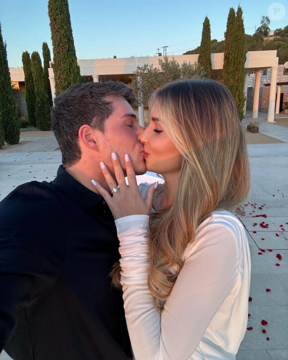 Dylan Deschamps et sa compagne Mathilde annoncent leurs fiançailles sur Instagram, mai 2024.