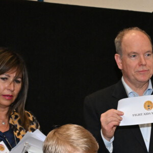 Le prince Albert II de Monaco, accompagné par le prince héréditaire Jacques et la princesse Gabriella, a visité le 1er Chocolashow, un salon du chocolat installé dans le Tunnel Riva à Monaco, le 9 mai 2024. Lors de cette 1ere édition, huit artistes élèves du Pavillon Bosio ont réalisé des sculptures en chocolat, chacune attribué à une association caritative après un tirage au sort réalisé par le prince souverain. Les sculptures ont été vendues aux enchères à la fin de la journée et le prix de la vente a été reversé à chaque association. Le prince et ses enfants ont aussi participé à la création d'une oeuvre originale en signant une pièce chocolatée. © Bruno Bebert / Bestimage 