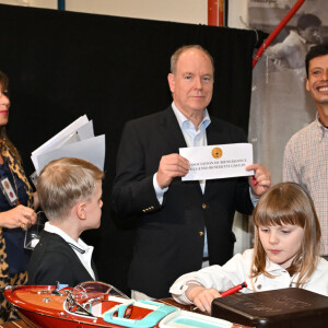 Le prince Albert II de Monaco, accompagné par le prince héréditaire Jacques et la princesse Gabriella, a visité le 1er Chocolashow, un salon du chocolat installé dans le Tunnel Riva à Monaco, le 9 mai 2024. Lors de cette 1ere édition, huit artistes élèves du Pavillon Bosio ont réalisé des sculptures en chocolat, chacune attribué à une association caritative après un tirage au sort réalisé par le prince souverain. Les sculptures ont été vendues aux enchères à la fin de la journée et le prix de la vente a été reversé à chaque association. Le prince et ses enfants ont aussi participé à la création d'une oeuvre originale en signant une pièce chocolatée. © Bruno Bebert / Bestimage 