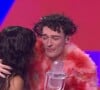 Très ému au moment de son sacre, Nemo a laissé tomber son trophée, devant 180 millions de fidèles...
Nemo lors de la finale de l'Eurovision