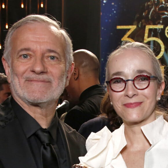 Francis Huster, Molière d'Honneur et Delphine Ernotte (Directrice générale de France Télévisions) - 35ème cérémonie des Molières aux Folies Bergère à Paris, France, le 6 Mai 2024. © Bertrand Rindoff / Bestimage