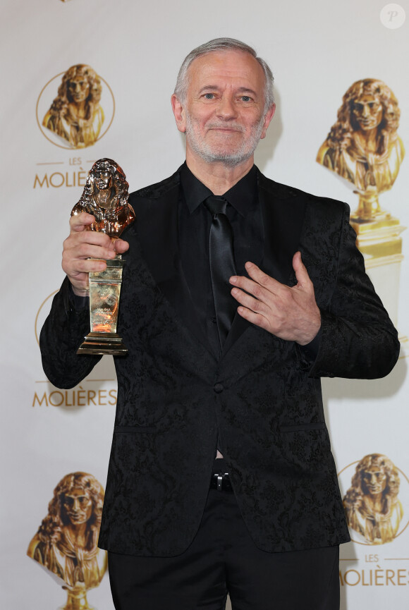 Francis Huster (Molière d'honneur) - 35ème cérémonie des Molières aux Folies Bergère à Paris le 6 mai 2024. © Coadic Guirec / Bestimage